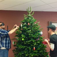 Perez and Jackson decorating the tree